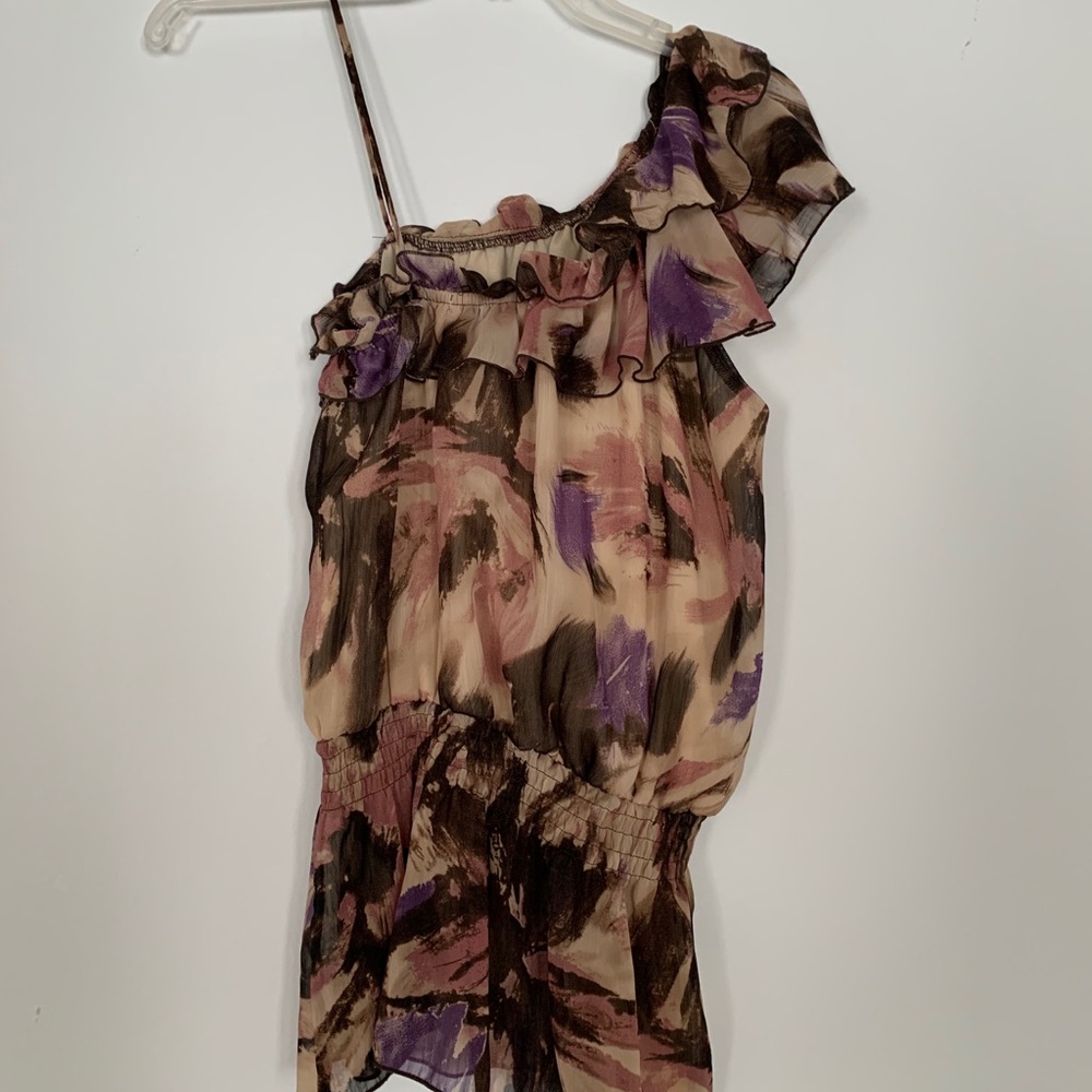 asymmetrical patterned top